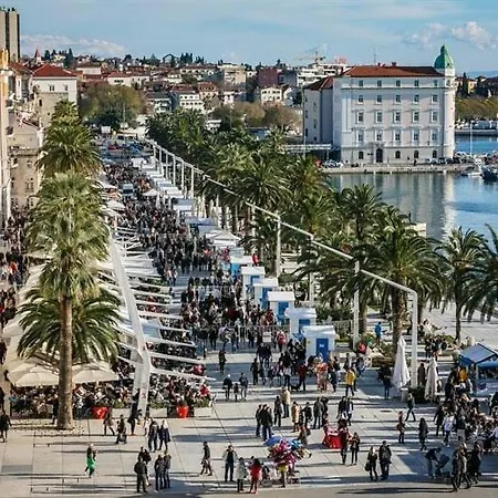 In Beautiful Diocletian's Palace דירה