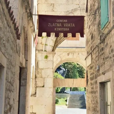 In Beautiful Diocletian's Palace Апартаменты Сплит