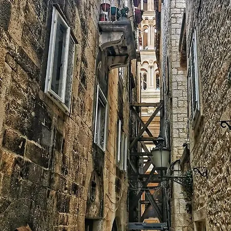 In Beautiful Diocletian's Palace Apartman Split