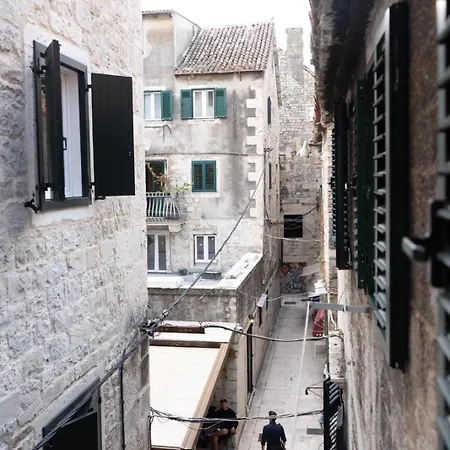 In Beautiful Diocletian's Palace Apartman